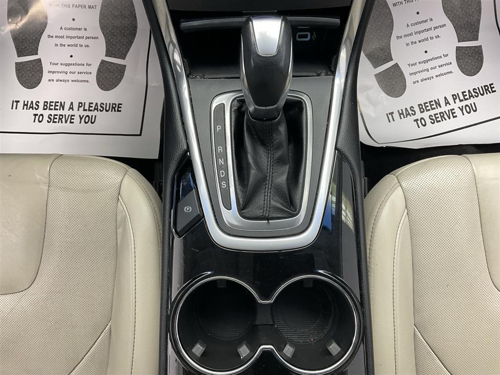 2016 Ford Edge Titanium photo 21