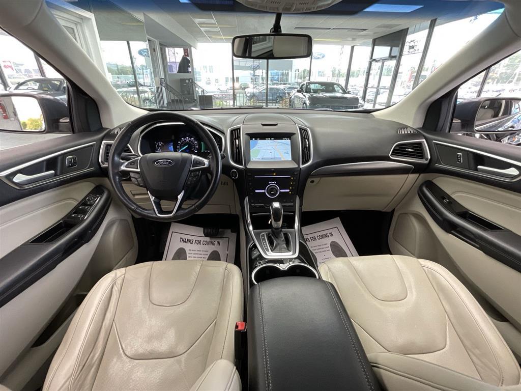 2016 Ford Edge Titanium photo 17