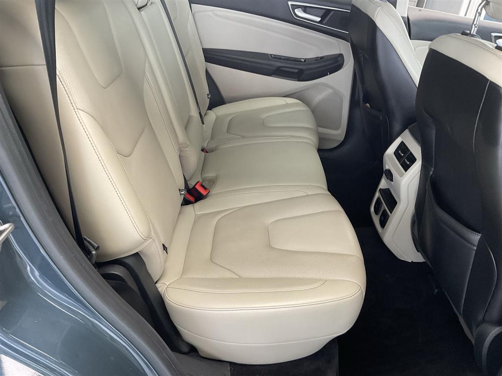 2016 Ford Edge Titanium photo 15