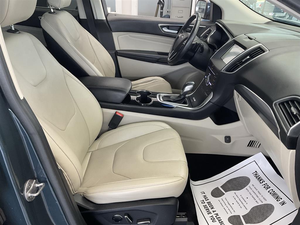 2016 Ford Edge Titanium photo 13