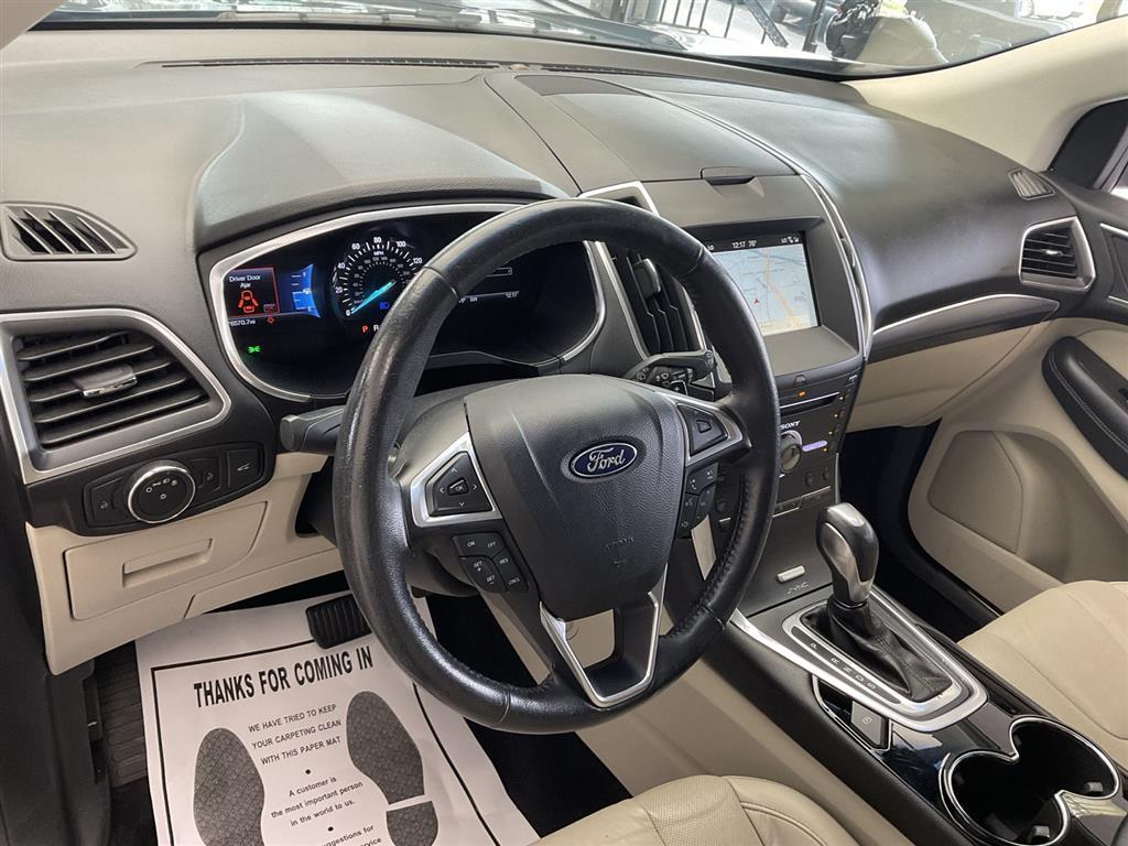 2016 Ford Edge Titanium photo 8