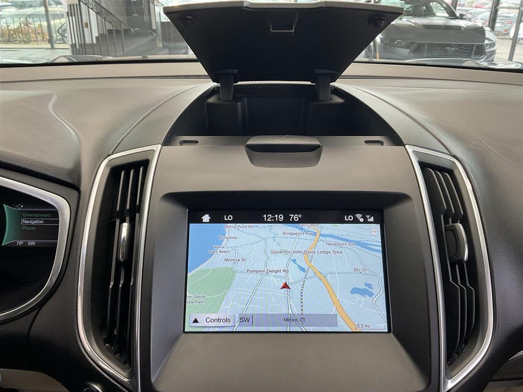 2016 Ford Edge Titanium photo 19