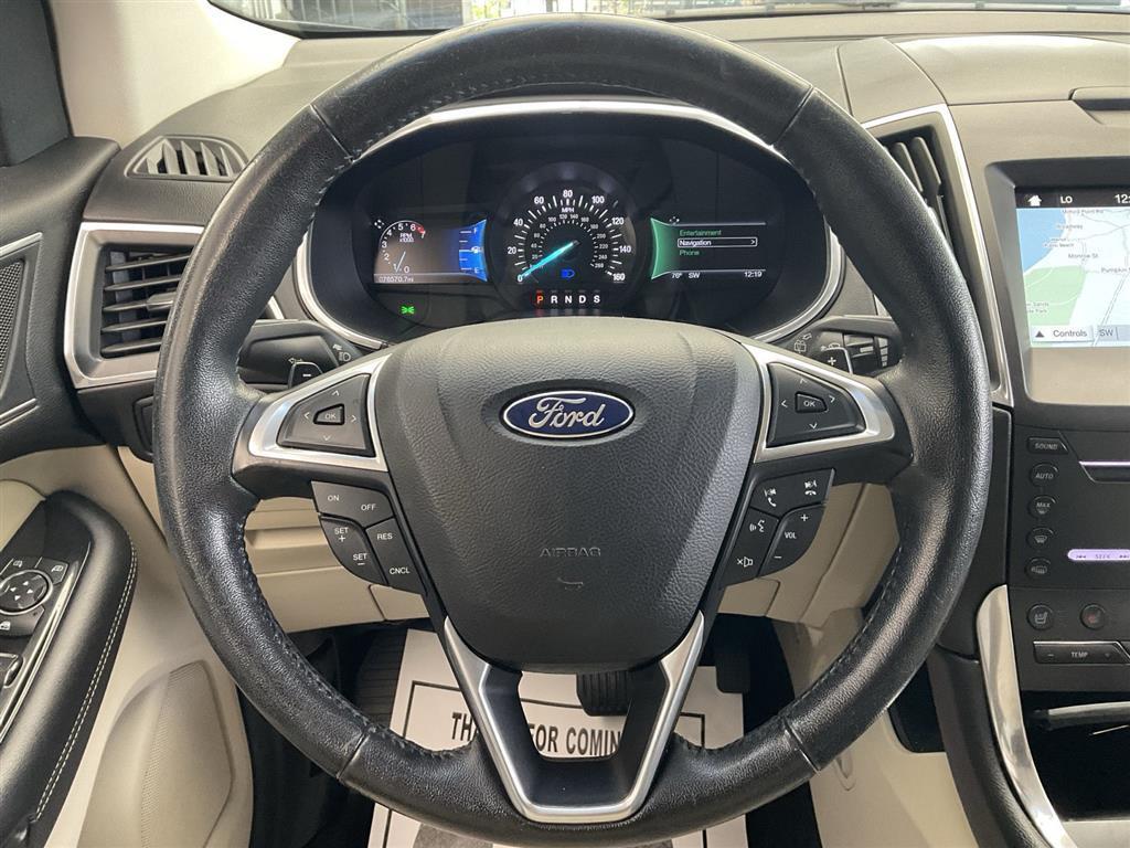 2016 Ford Edge Titanium photo 23