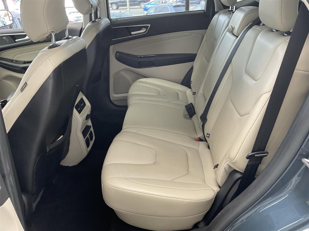 2016 Ford Edge Titanium photo 11
