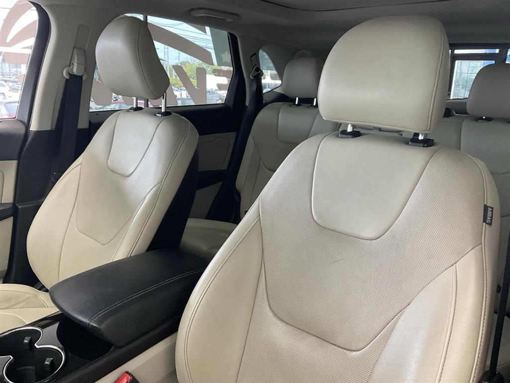 2016 Ford Edge Titanium photo 10