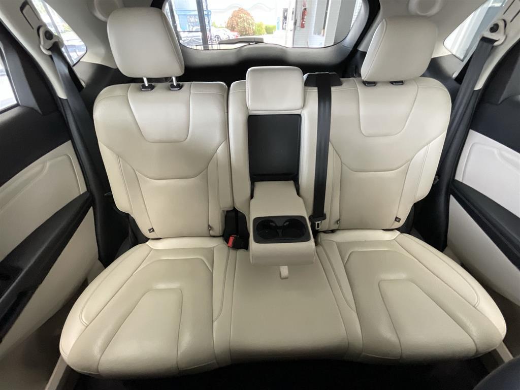 2016 Ford Edge Titanium photo 26