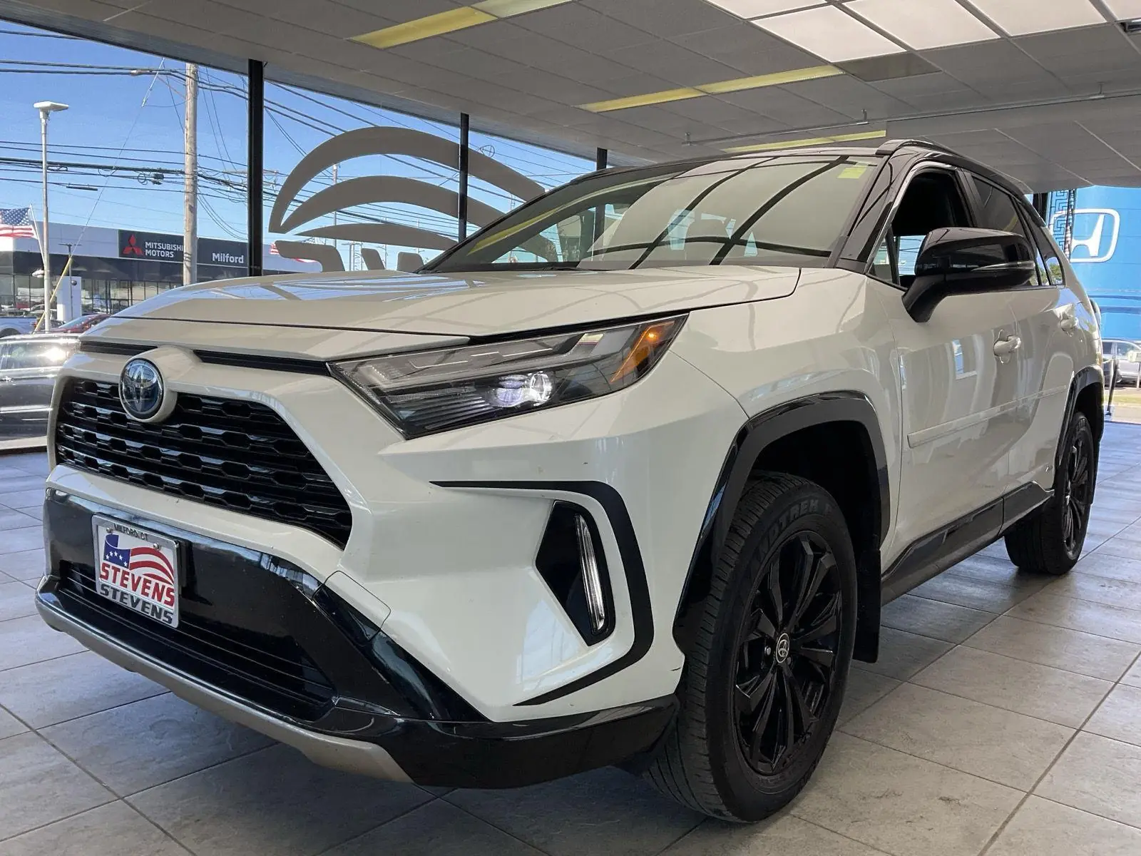 2022 Toyota RAV4 Hybrid XSE photo 2