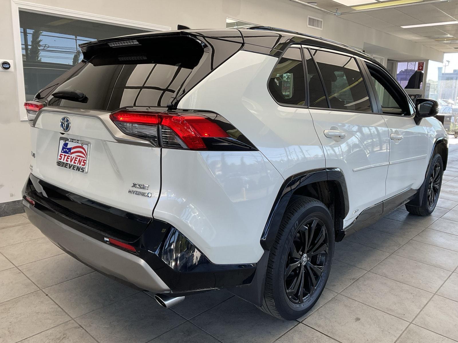 2022 Toyota RAV4 Hybrid XSE photo 4