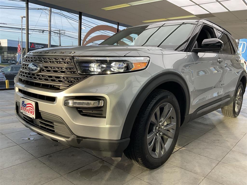 2023 Ford Explorer XLT photo 2