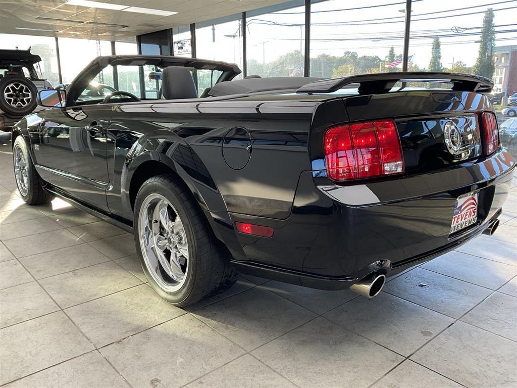 2006 Ford Mustang GT Deluxe Convertible photo 4