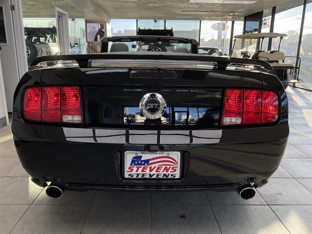 2006 Ford Mustang GT Deluxe Convertible photo 3