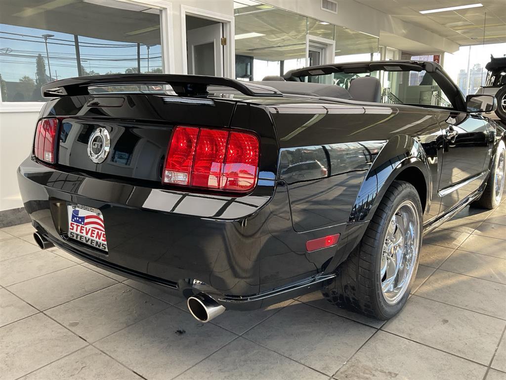 2006 Ford Mustang GT Deluxe Convertible photo 2