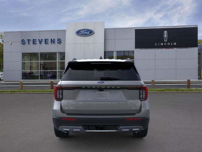 2025 Ford Explorer photo 3