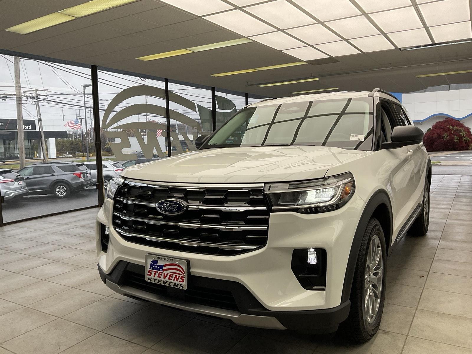 2025 Ford Explorer photo 4