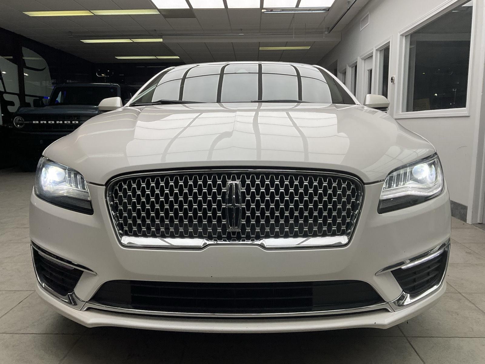2019 Lincoln MKZ Standard photo 2