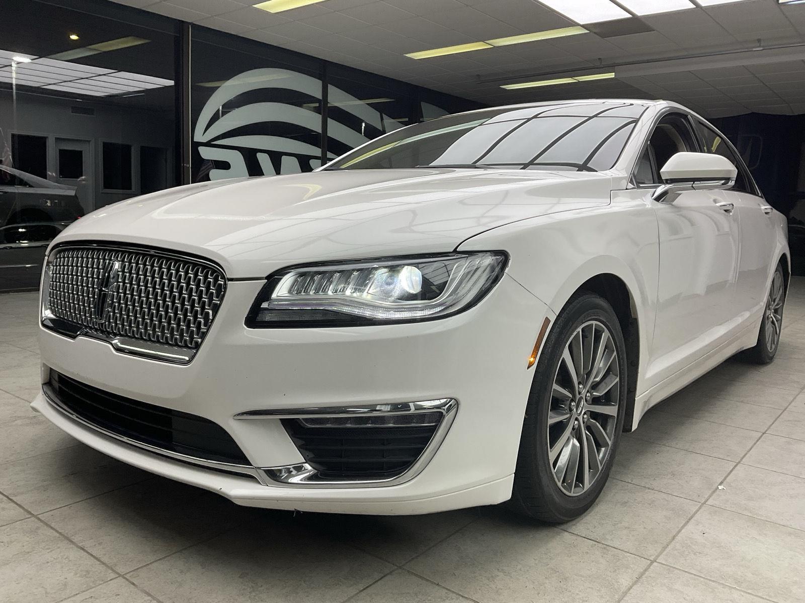 2019 Lincoln MKZ Standard photo 3