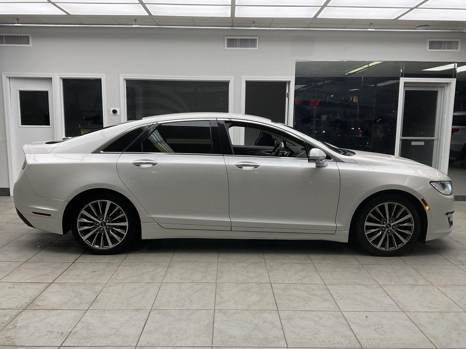 2019 Lincoln MKZ Standard photo 4