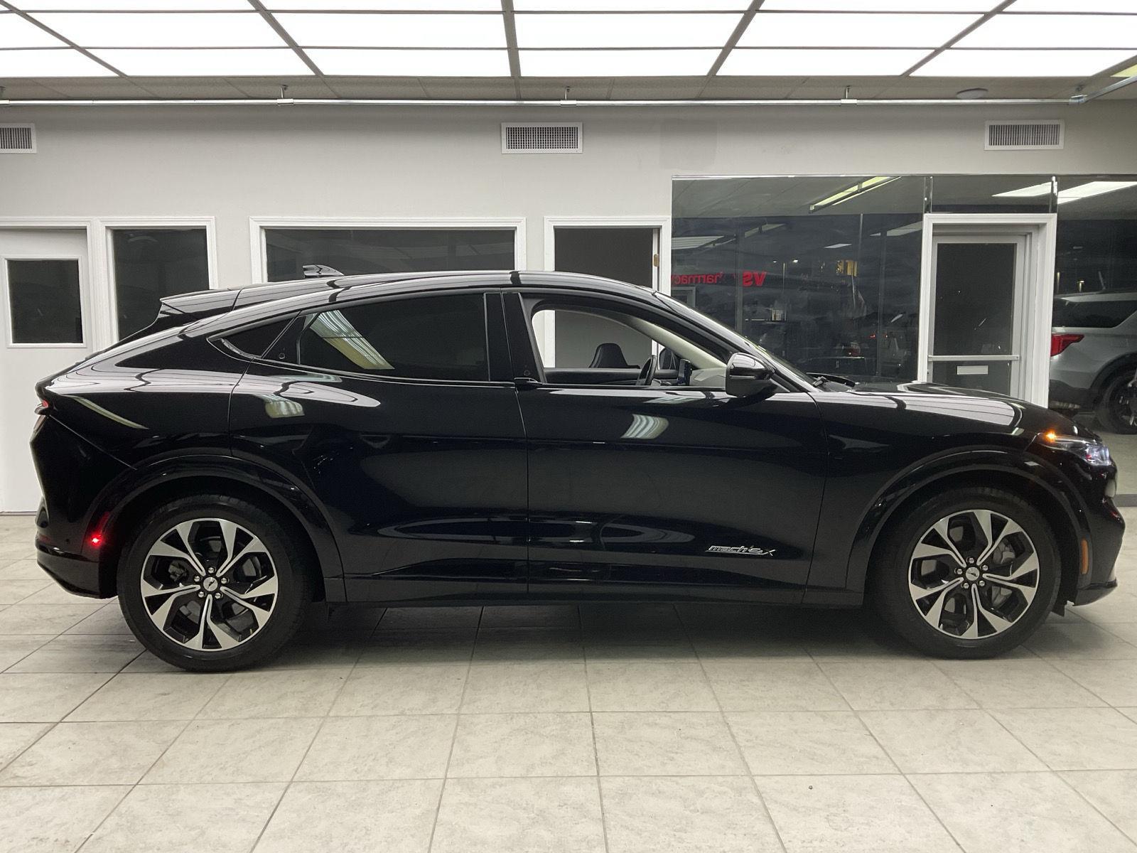 2023 Ford Mustang Mach-E Premium photo 4