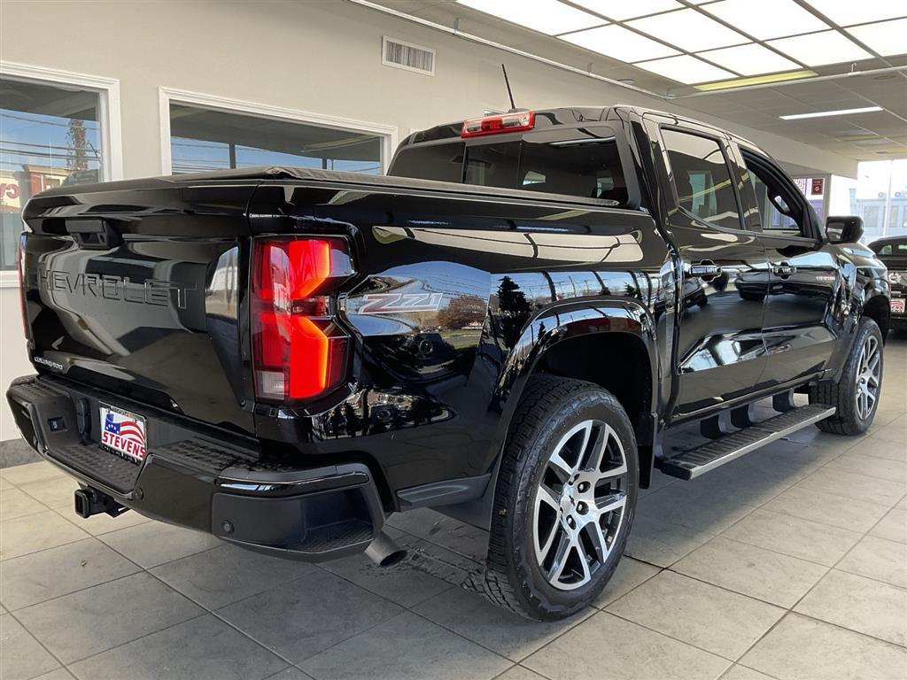 2024 Chevrolet Colorado Z71 photo 2