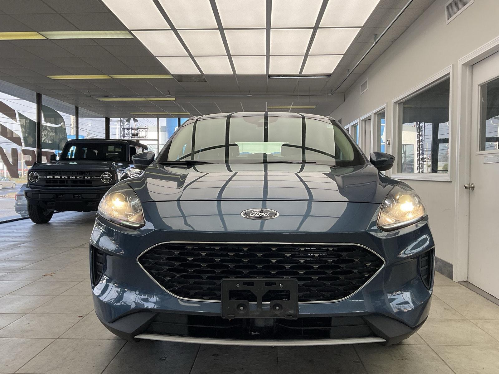 2020 Ford Escape SE photo 2