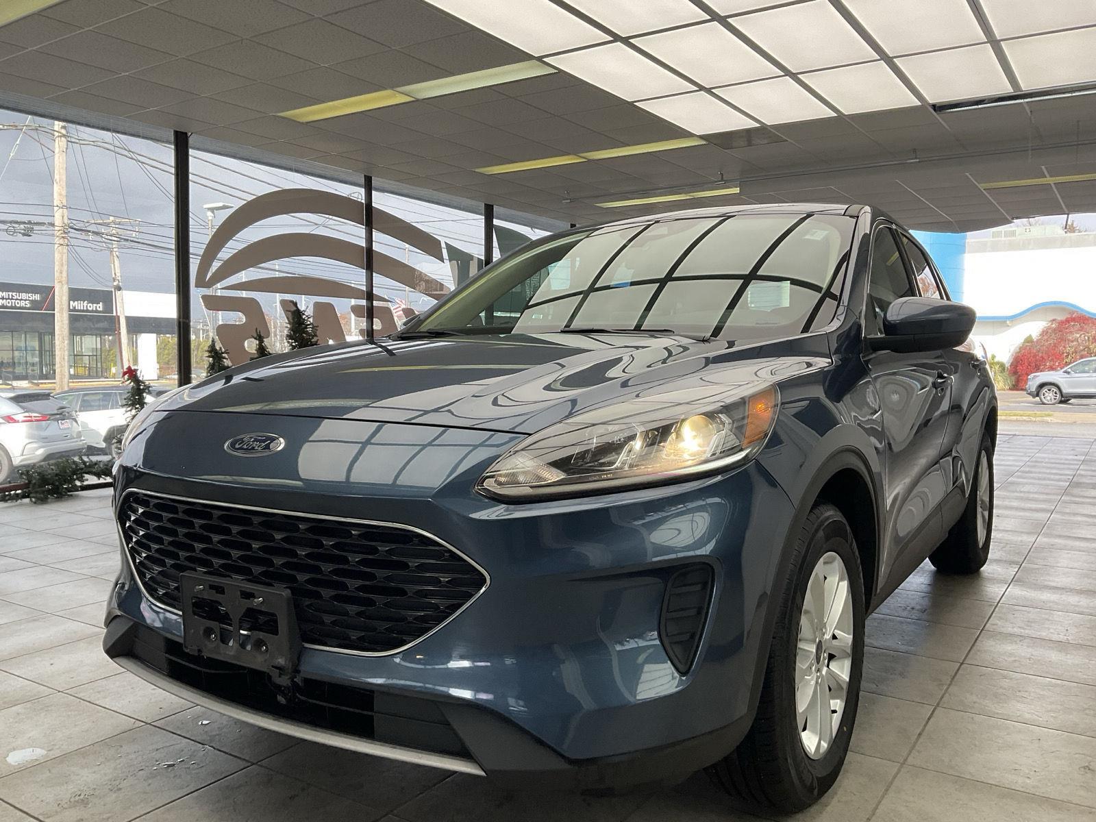 2020 Ford Escape SE photo 3