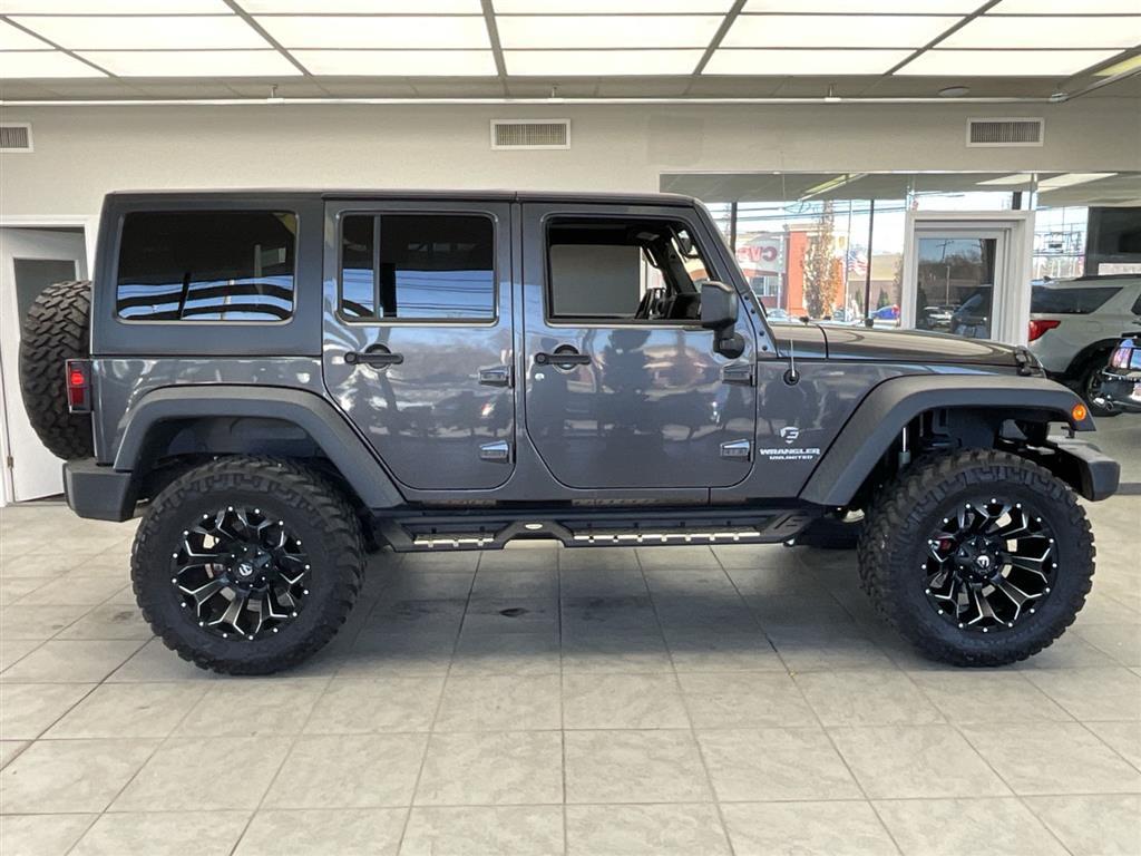 2017 Jeep Wrangler Unlimited Sport photo 3