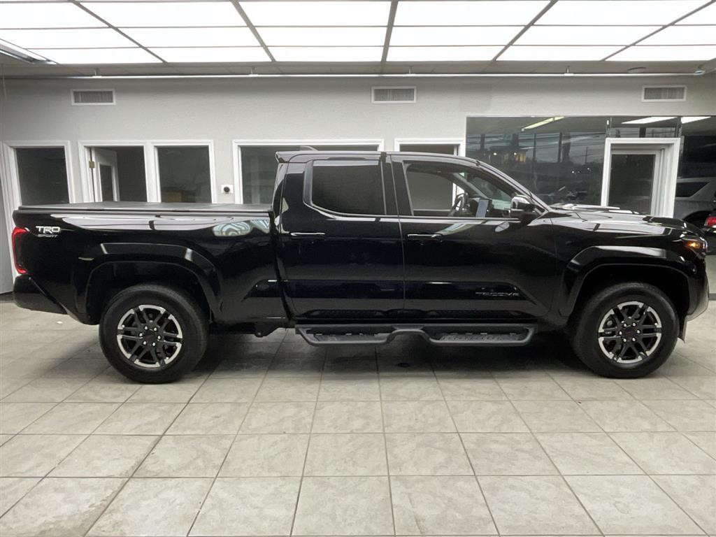 2025 Toyota Tacoma TRD Sport photo 3