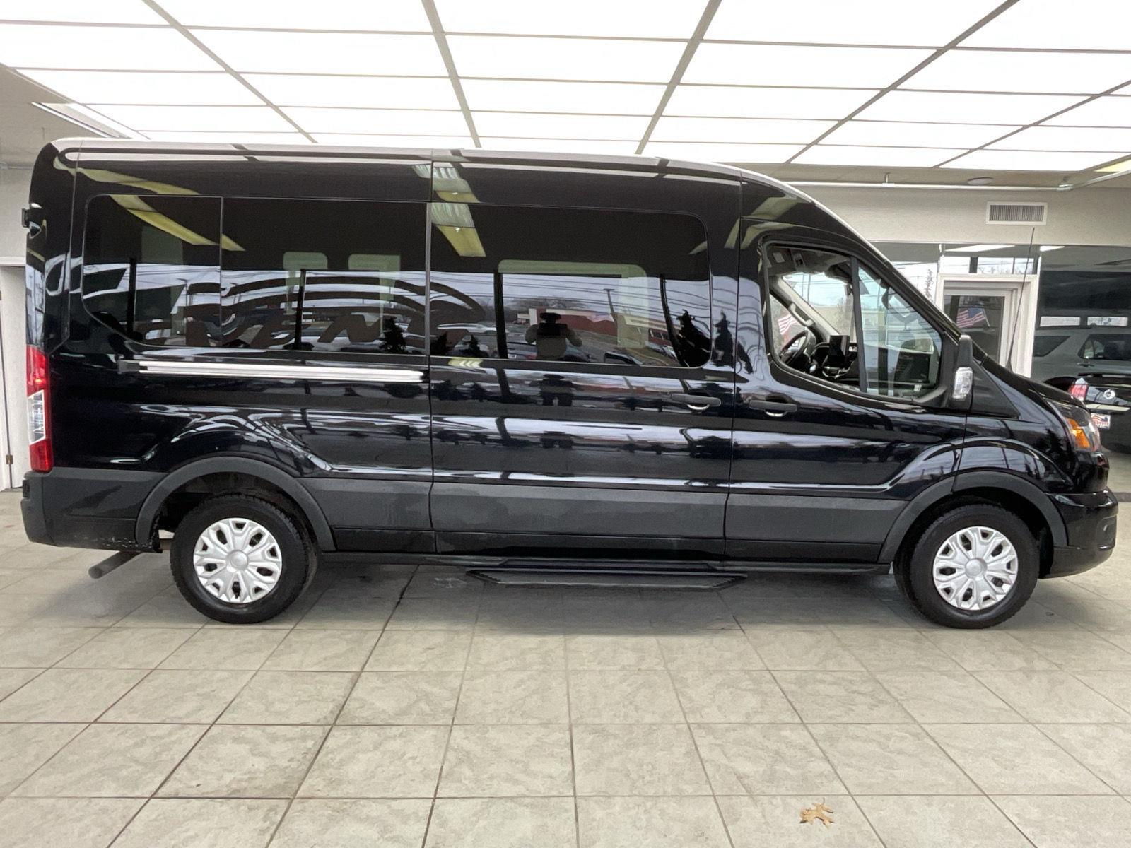 2023 Ford Transit Passenger XLT photo 4