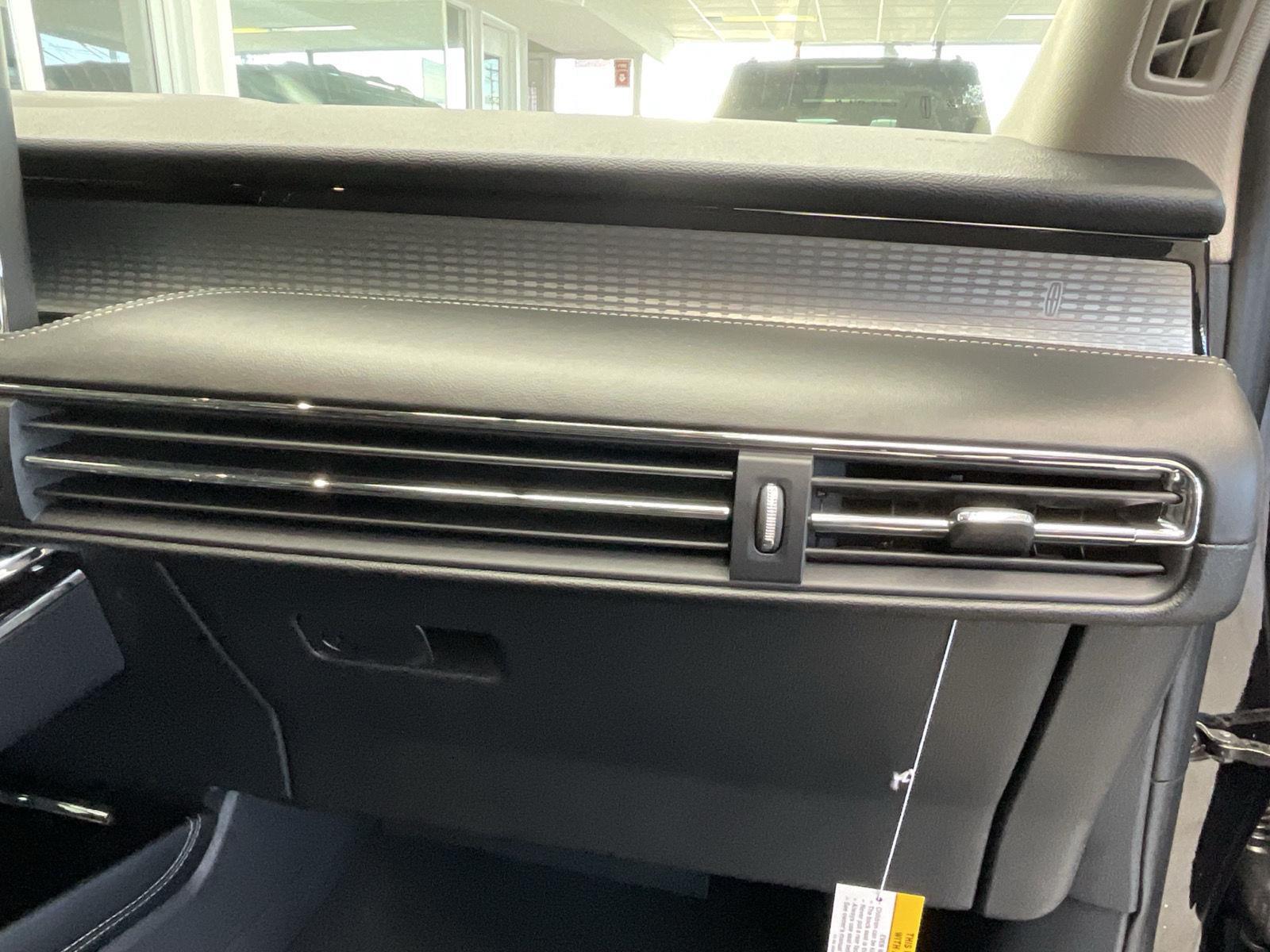 2026 Lincoln Corsair Premiere photo 2