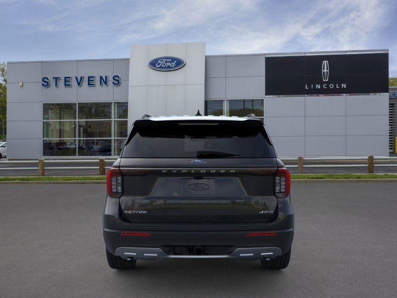 2025 Ford Explorer photo 4