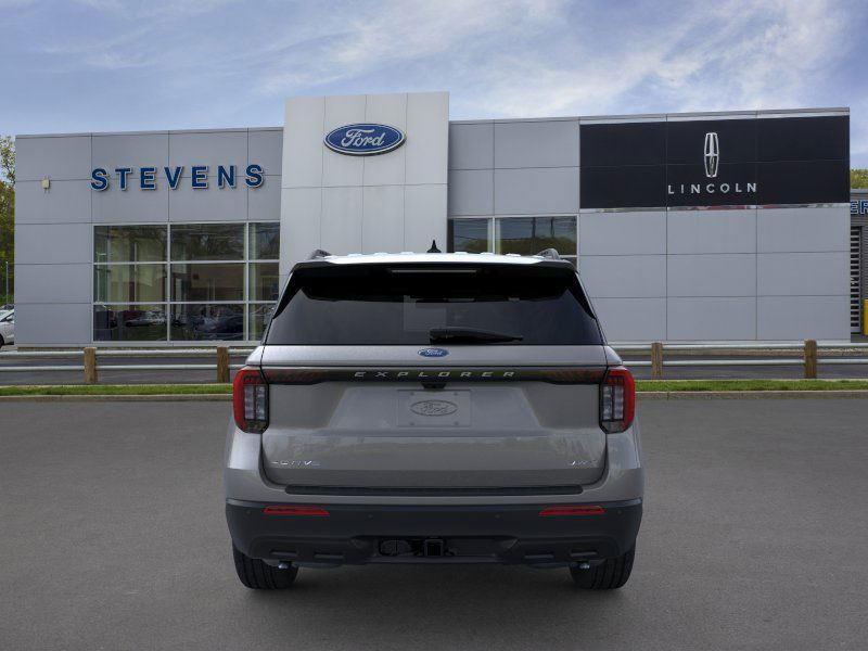 2025 Ford Explorer photo 3