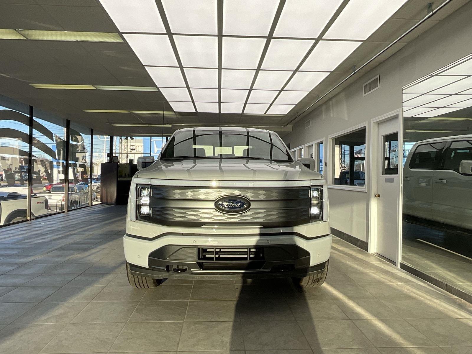 2023 Ford F-150 Lightning Lariat's photo