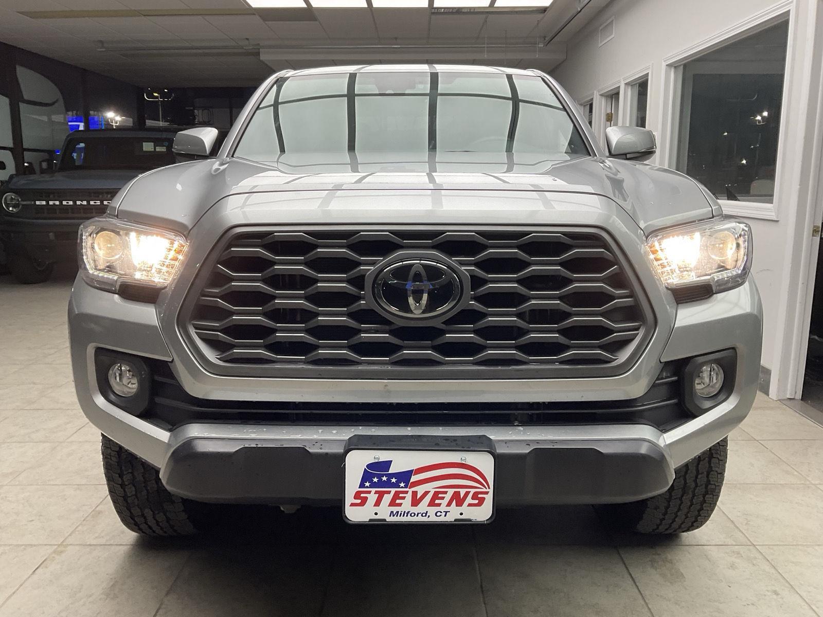 2023 Toyota Tacoma TRD photo 2