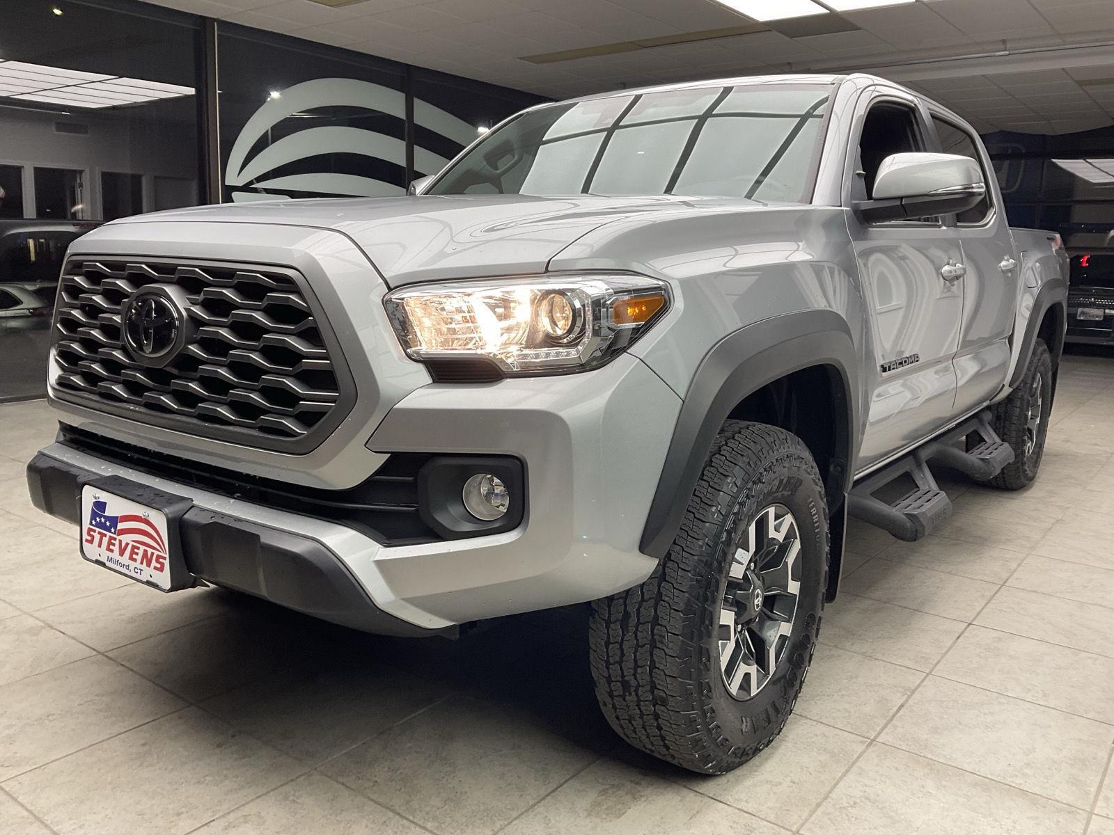 2023 Toyota Tacoma TRD photo 3