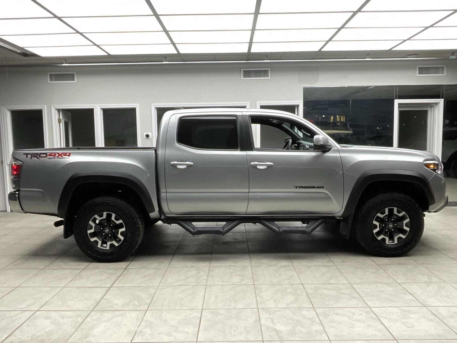 2023 Toyota Tacoma TRD photo 4