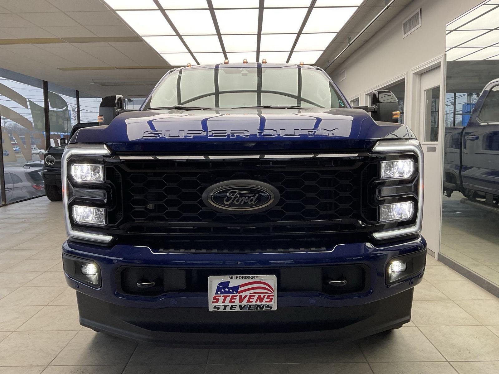 2026 Ford F-350 Lariat photo 2
